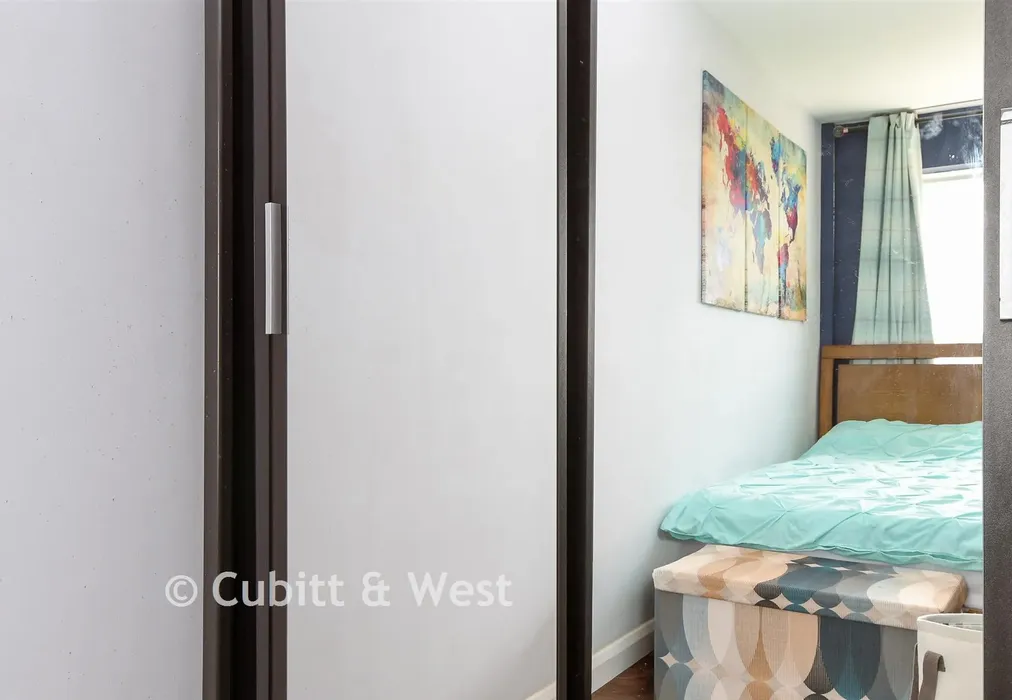 Internal Lifestyle Photograph - Twickenham Close, Croydon, Surrey - Wards of Kent