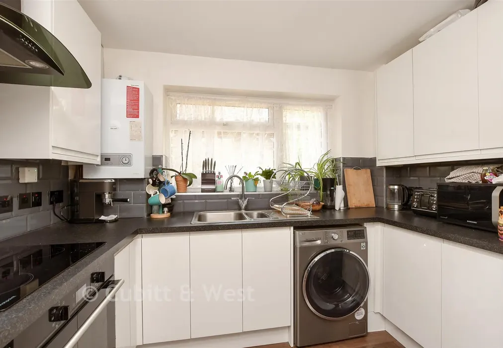 Kitchen - Twickenham Close, Croydon, Surrey - Wards of Kent