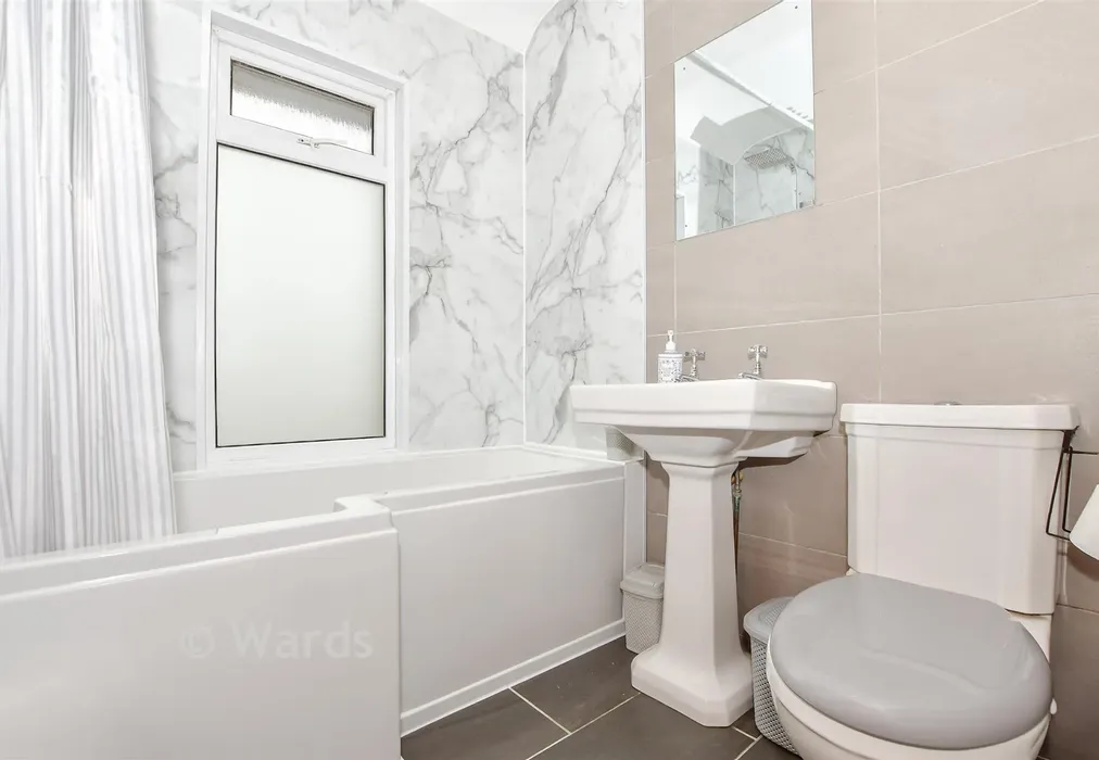 Bathroom - Plains Avenue, Maidstone, Kent - Wards of Kent