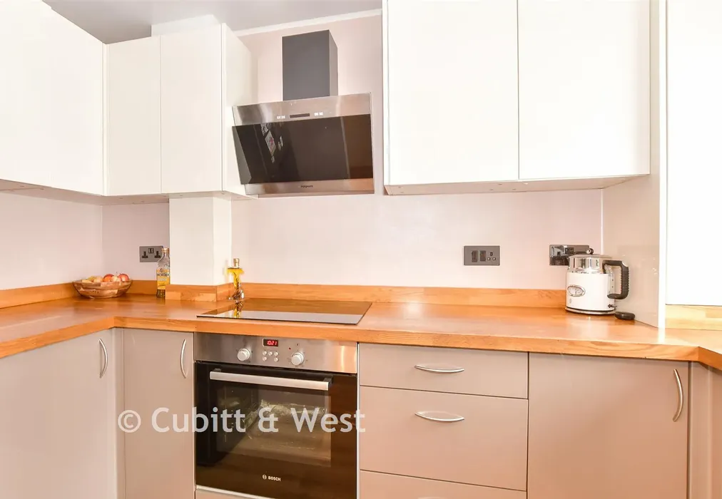 Kitchen - Oakapple Close, Broadfield, Crawley, West Sussex - Wards of Kent