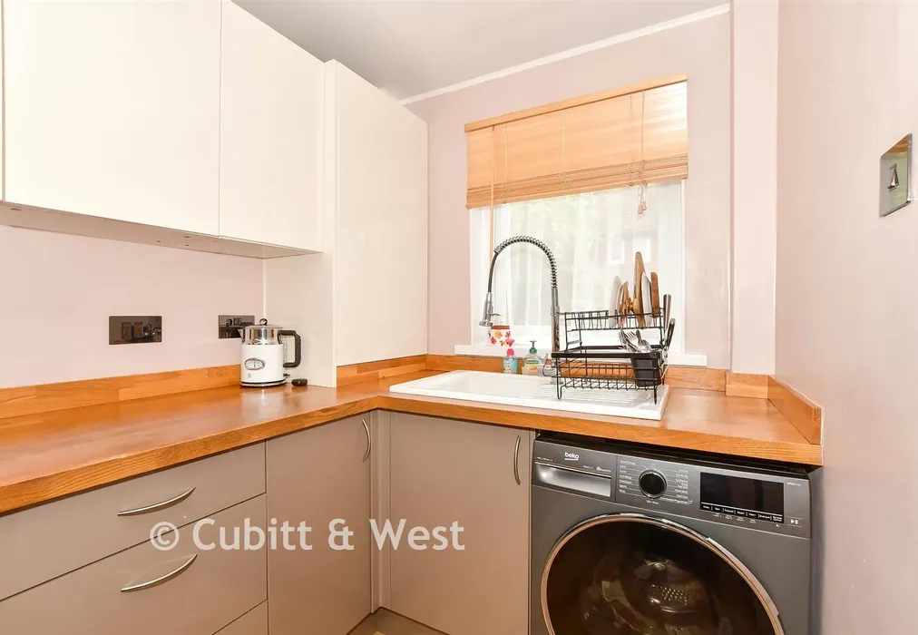 Kitchen - Oakapple Close, Broadfield, Crawley, West Sussex - Wards of Kent