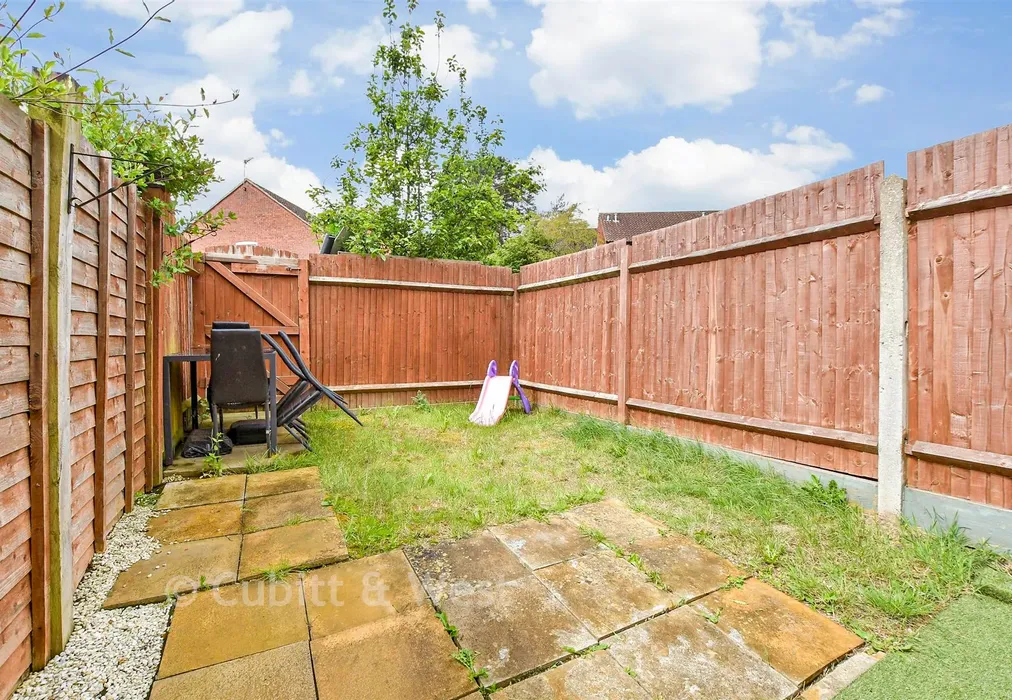 Rear Garden - Oakapple Close, Broadfield, Crawley, West Sussex - Wards of Kent