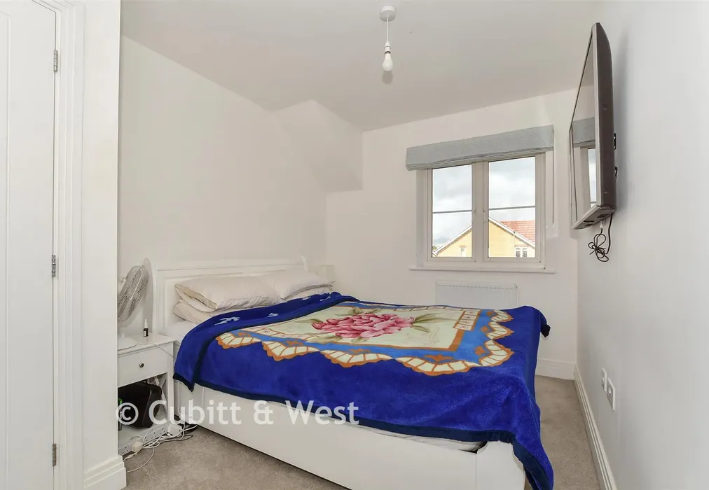 Bedroom 1 - Corden Place, Codmore Hill, Pulborough, West Sussex - Wards of Kent