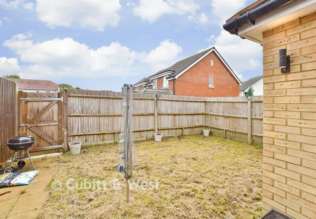 Rear Garden - Corden Place, Codmore Hill, Pulborough, West Sussex - Wards of Kent