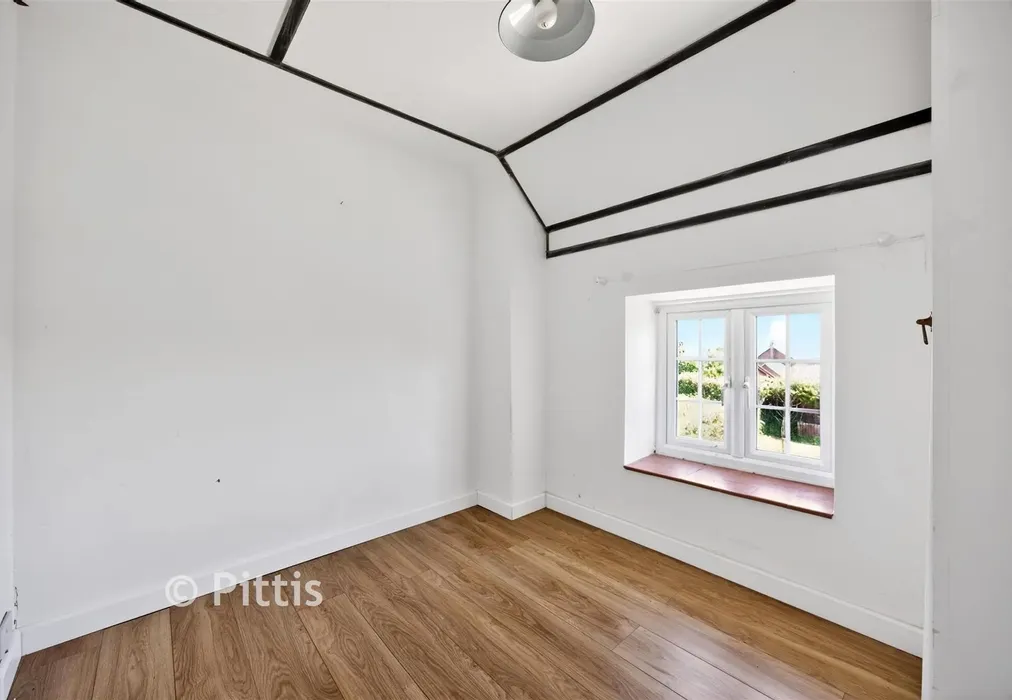 Bedroom 2 - Victoria Road, Freshwater, Isle of Wight - Wards of Kent