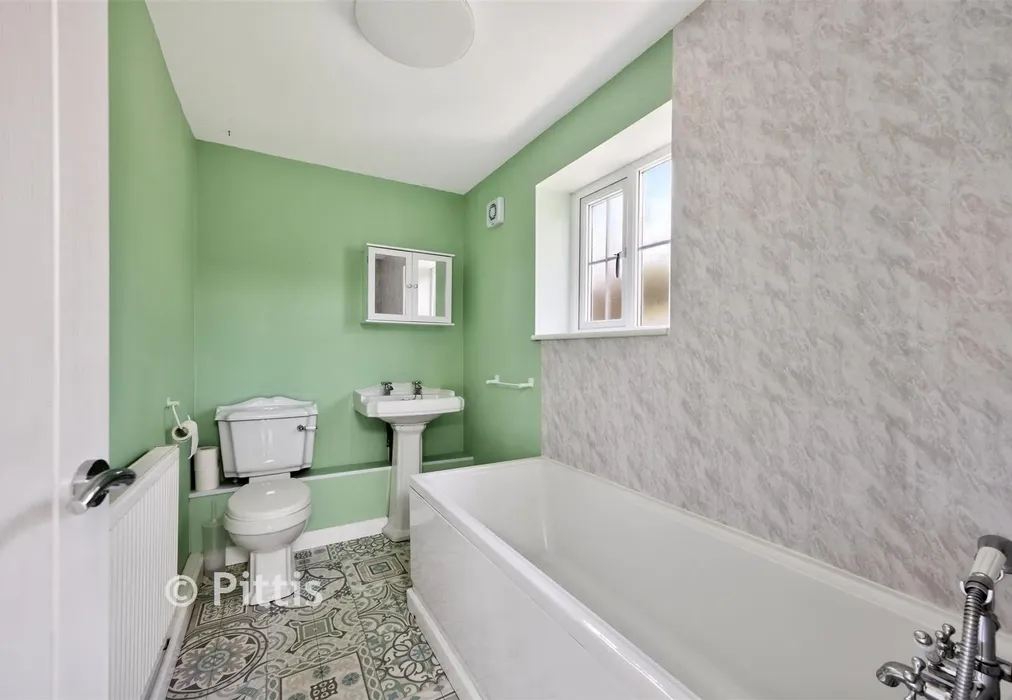 Bathroom - Victoria Road, Freshwater, Isle of Wight - Wards of Kent