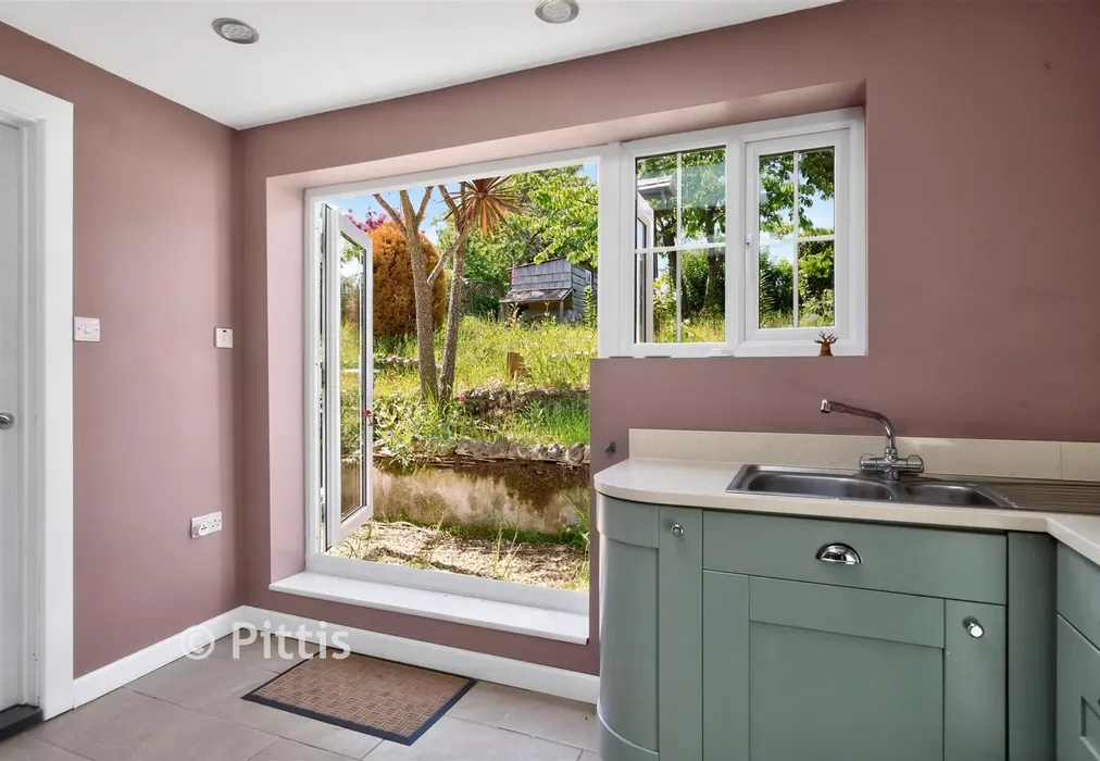 Internal Feature/Lifestyle - Victoria Road, Freshwater, Isle of Wight - Wards of Kent