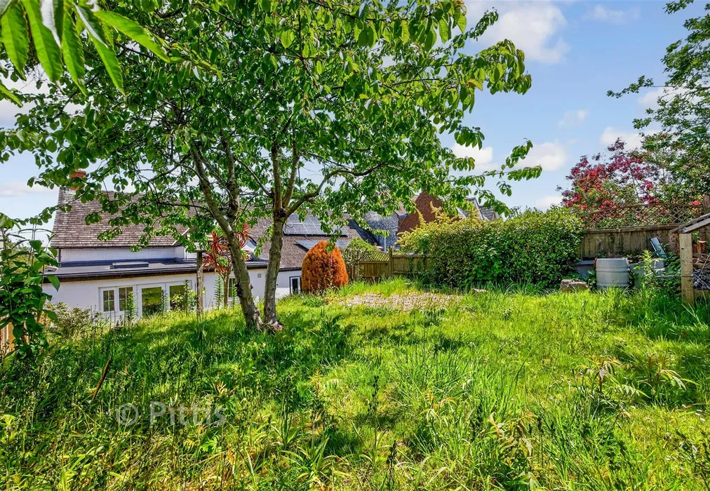 Rear Garden - Victoria Road, Freshwater, Isle of Wight - Wards of Kent