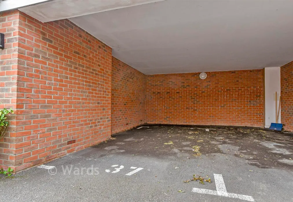 Driveway/Parking - Fuggles Close, Headcorn, Kent - Wards of Kent