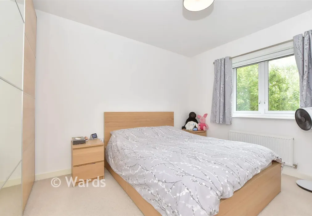 Bedroom 1 - Fuggles Close, Headcorn, Kent - Wards of Kent