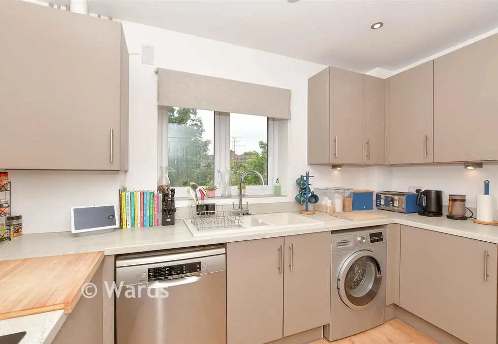 Kitchen - Fuggles Close, Headcorn, Kent - Wards of Kent