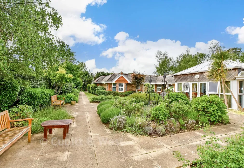 Communal Gardens - Fontwell Avenue, Chichester, West Sussex - Wards of Kent