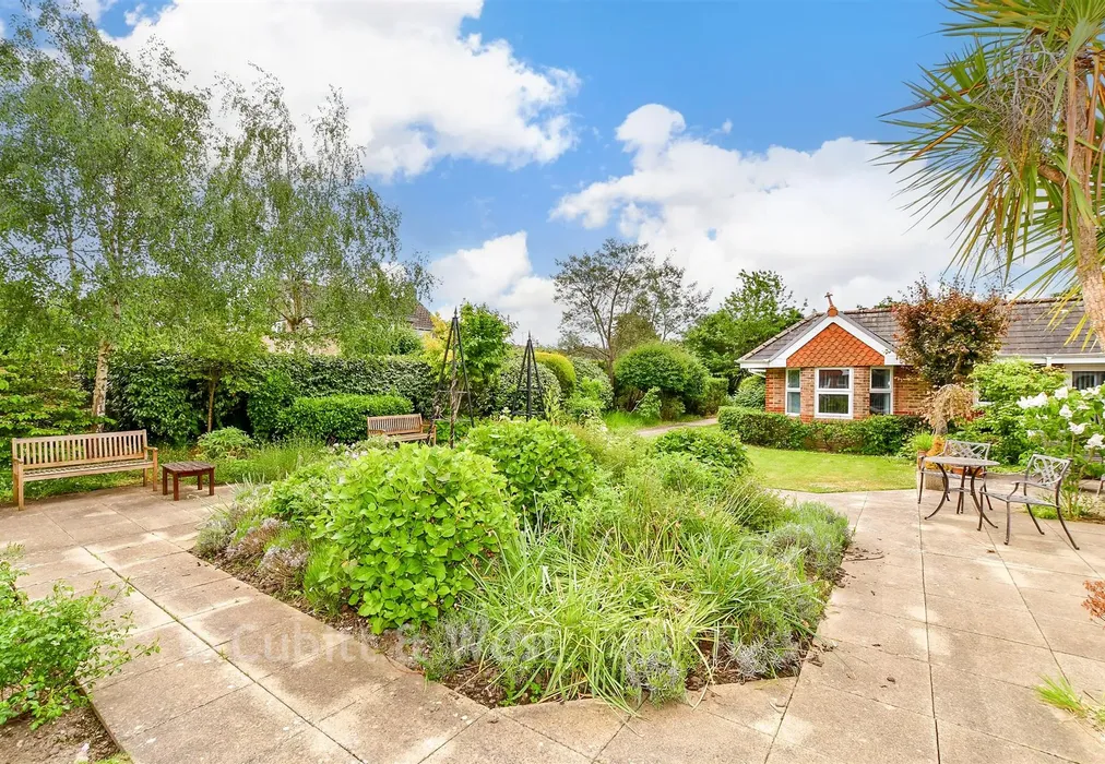 Communal Gardens - Fontwell Avenue, Chichester, West Sussex - Wards of Kent