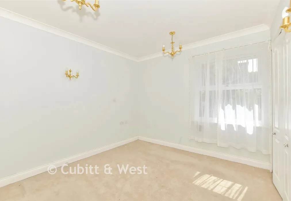 Bedroom - Fontwell Avenue, Chichester, West Sussex - Wards of Kent