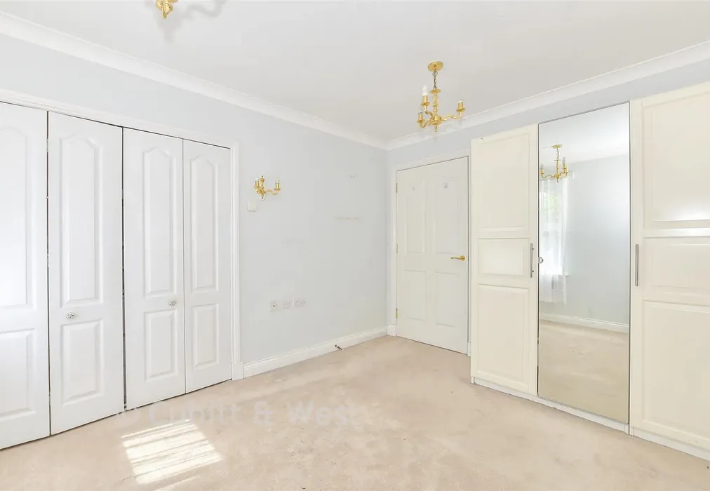 Bedroom - Fontwell Avenue, Chichester, West Sussex - Wards of Kent