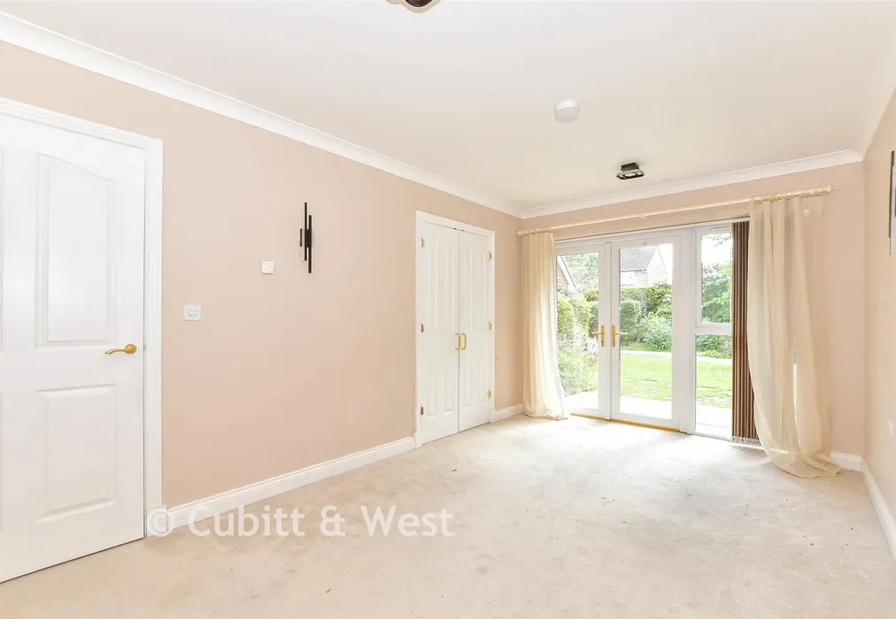 Lounge/Diner - Fontwell Avenue, Chichester, West Sussex - Wards of Kent