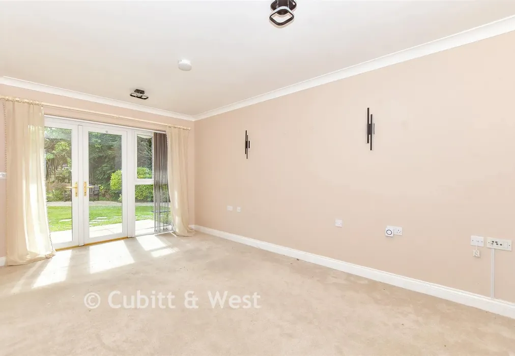 Lounge/Diner - Fontwell Avenue, Chichester, West Sussex - Wards of Kent