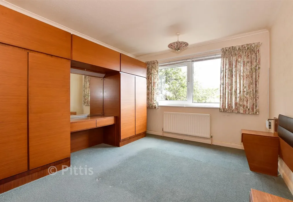 Bedroom 1 - Rowan Tree Drive, Seaview, Isle of Wight - Wards of Kent