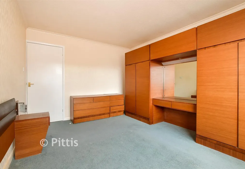 Bedroom 1 - Rowan Tree Drive, Seaview, Isle of Wight - Wards of Kent