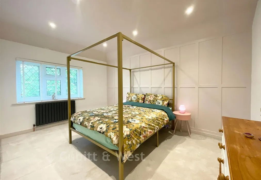 Bedroom. - Wallace Avenue, Worthing, West Sussex - Wards of Kent