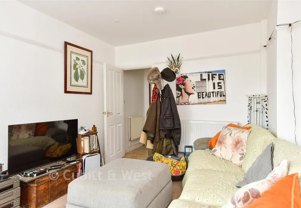 Annexe Living Room - Wallace Avenue, Worthing, West Sussex - Wards of Kent