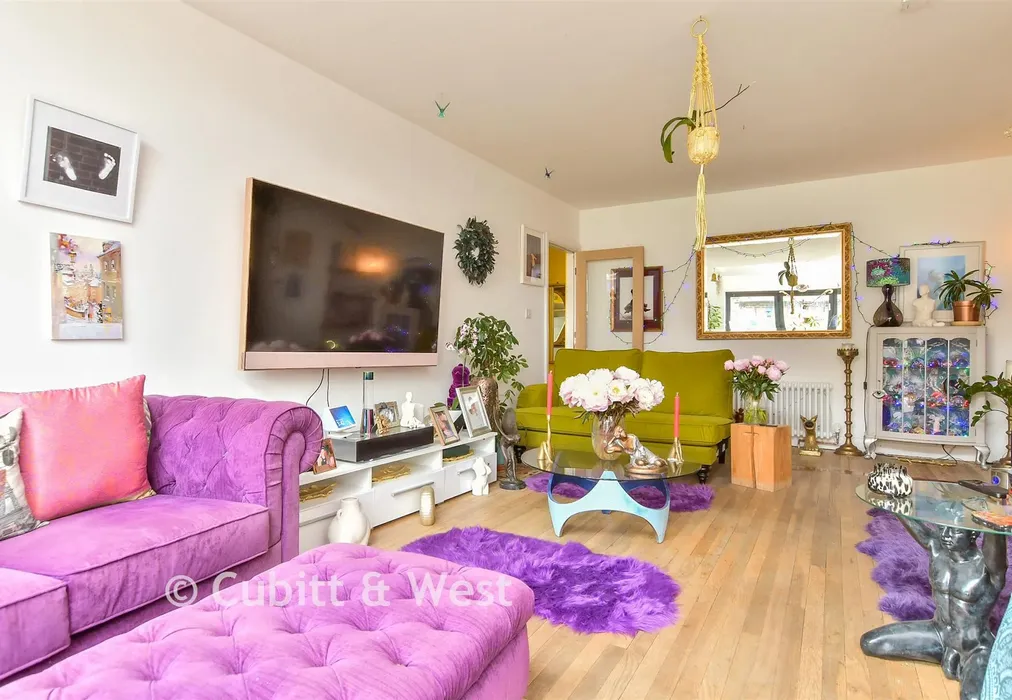 Lounge* - Wallace Avenue, Worthing, West Sussex - Wards of Kent