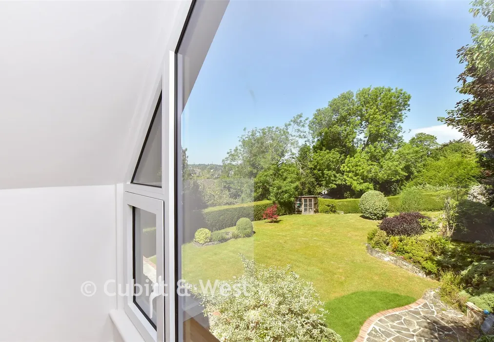 Internal Lifestyle Photograph - Highland Road, Purley, Surrey - Wards of Kent
