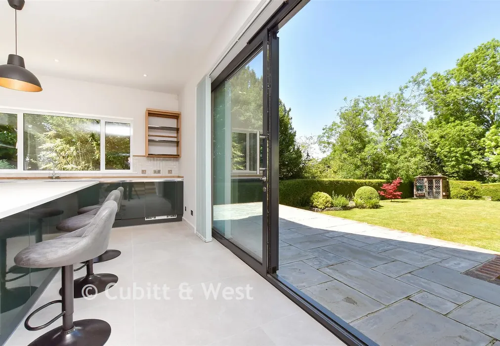 Internal Lifestyle Photograph - Highland Road, Purley, Surrey - Wards of Kent