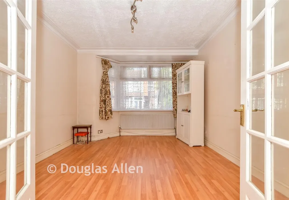 Lounge - Leigh Road, London - Wards of Kent