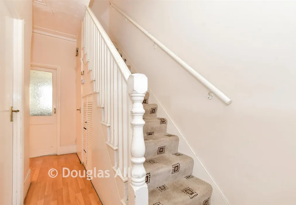 Hallway - Leigh Road, London - Wards of Kent