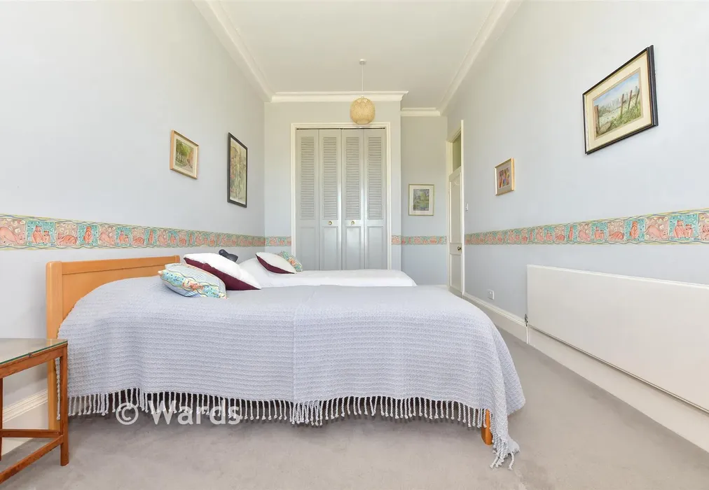 Bedroom 1 - Waldershare, Waldershare, Kent - Wards of Kent