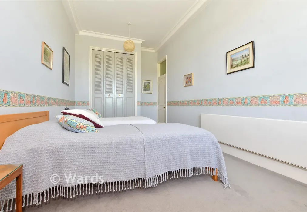 Bedroom 1 - Waldershare, Waldershare, Kent - Wards of Kent