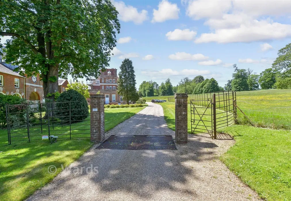 Driveway/Parking - Waldershare, Waldershare, Kent - Wards of Kent