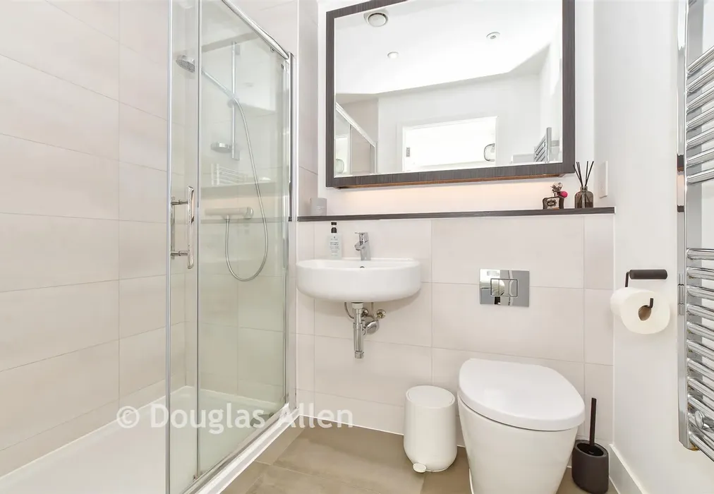 En-Suite - Beck Square, Leyton - Wards of Kent
