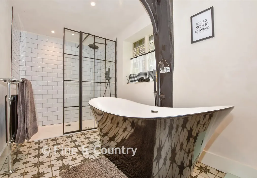 En-Suite Bathroom - High Street, Brenchley, Tonbridge, Kent - Wards of Kent