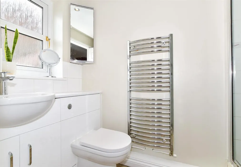 En-Suite Shower Room - Orchard View, Detling, Maidstone, Kent - Wards of Kent