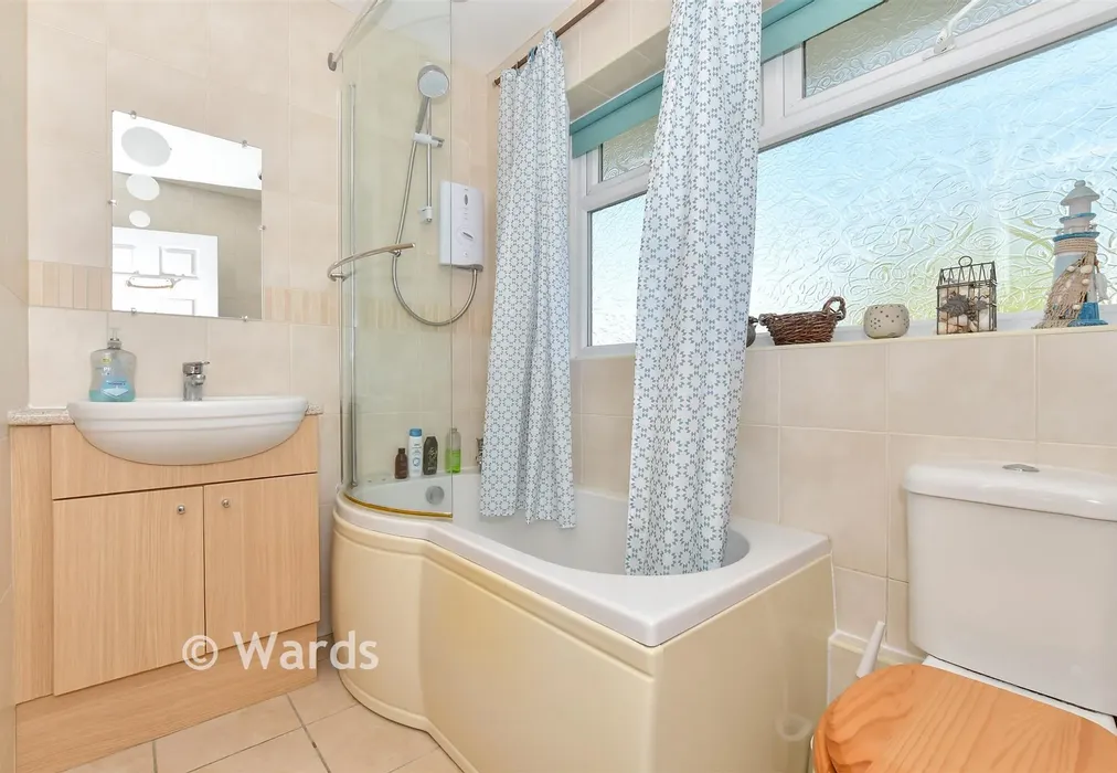 Bathroom - St. Andrew's Gardens, Shepherdswell, Kent - Wards of Kent