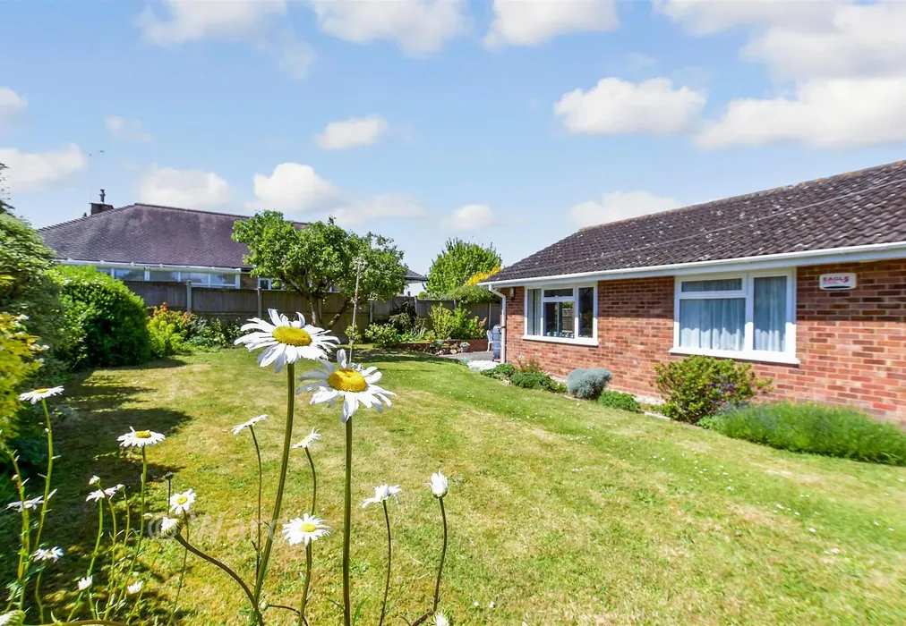 External Lifestyle Photograph - St. Andrew's Gardens, Shepherdswell, Kent - Wards of Kent