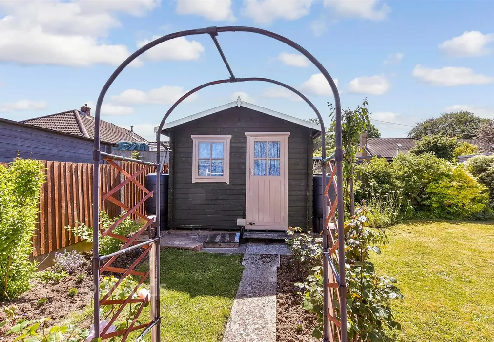 External Lifestyle Photograph - St. Andrew's Gardens, Shepherdswell, Kent - Wards of Kent