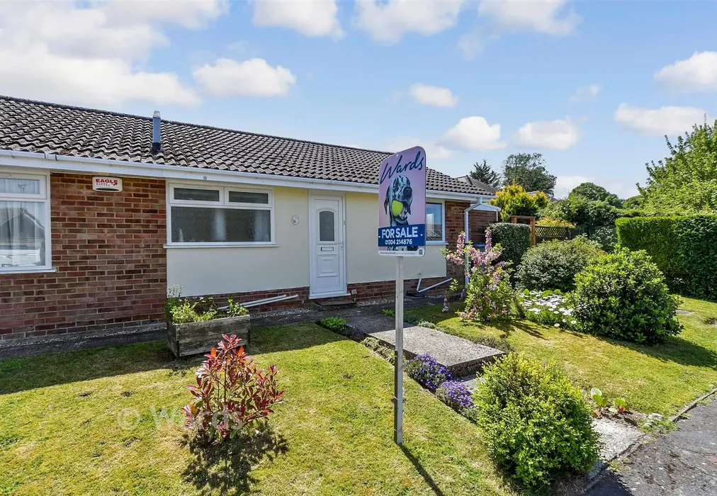 Front Garden - St. Andrew's Gardens, Shepherdswell, Kent - Wards of Kent