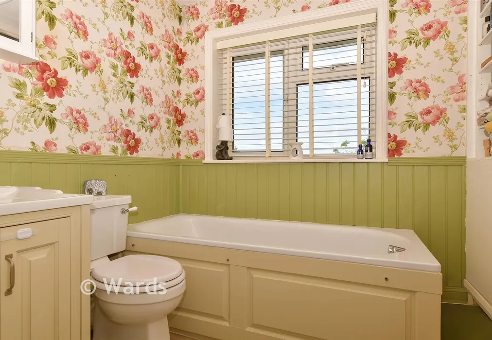 Bathroom - Cricketers Drive, Meopham, Kent - Wards of Kent