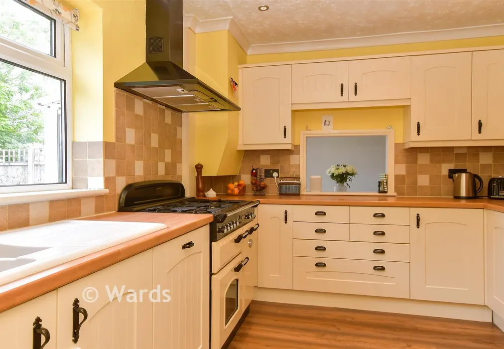 Kitchen - Cricketers Drive, Meopham, Kent - Wards of Kent