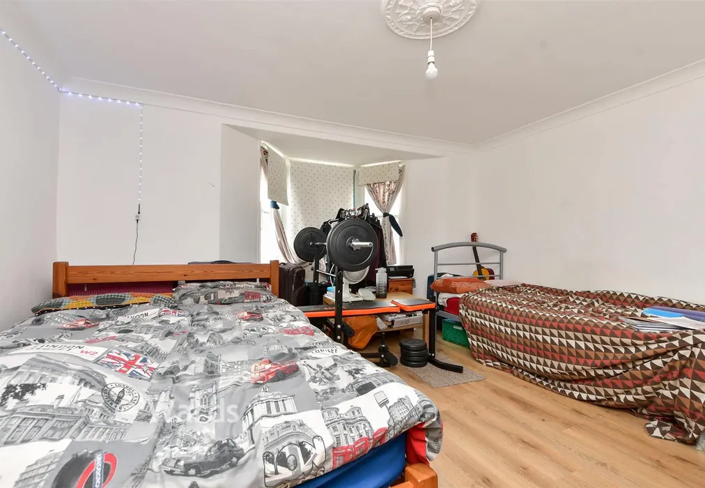 Bedroom 1 - High Street, Ramsgate, Kent - Wards of Kent