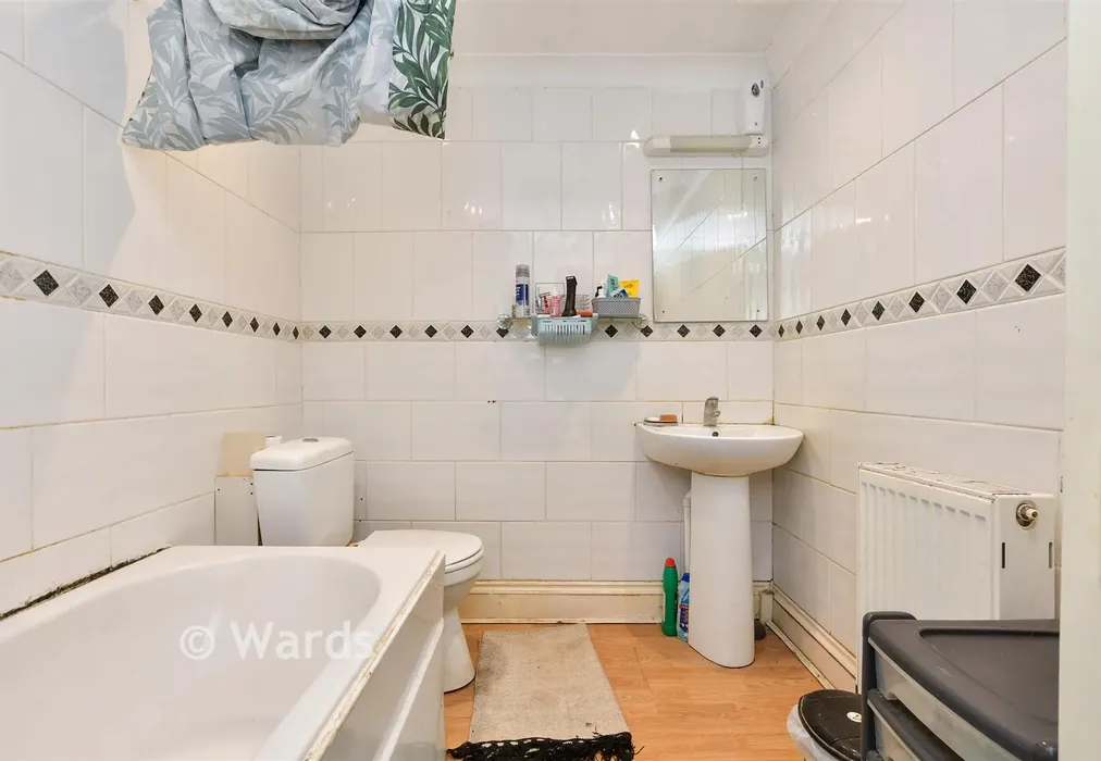 Bathroom - High Street, Ramsgate, Kent - Wards of Kent