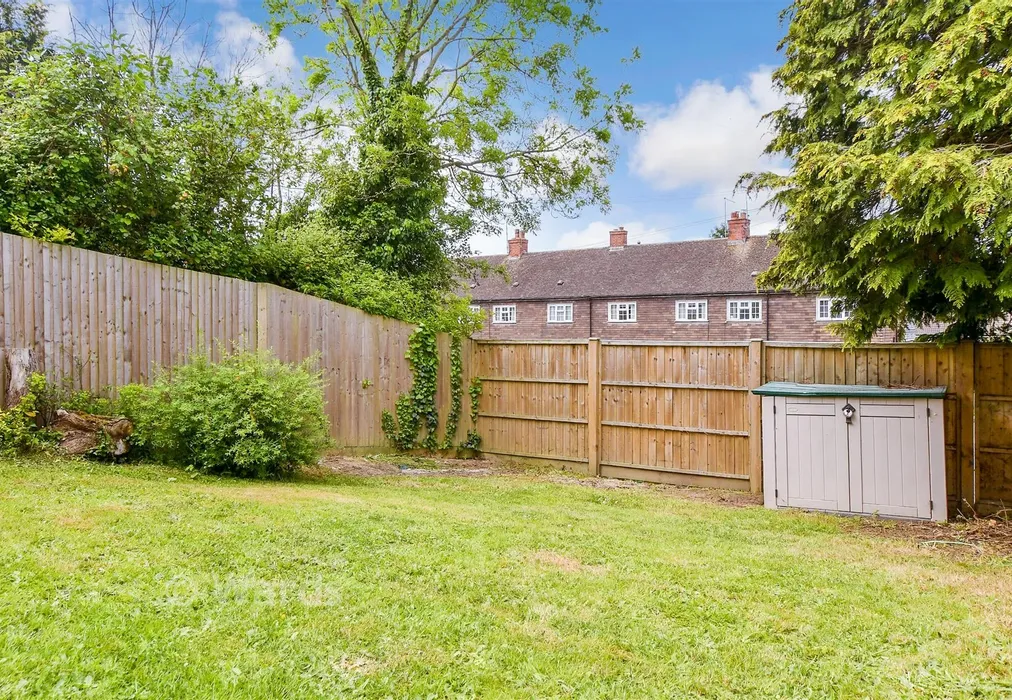 Front Garden - Ashford Road, St Michaels, Tenterden, Kent - Wards of Kent