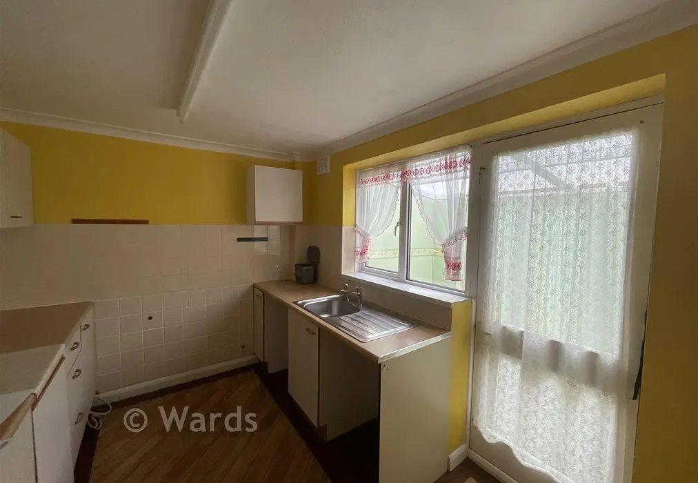Kitchen - Pope Drive, Staplehurst, Kent - Wards of Kent