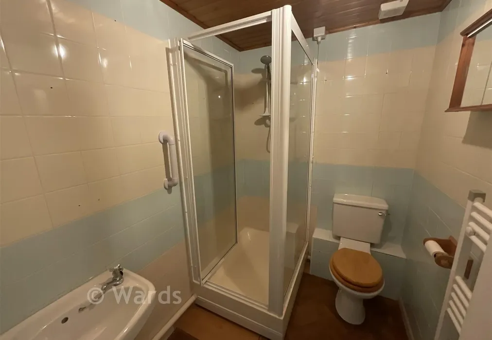 Bathroom - Pope Drive, Staplehurst, Kent - Wards of Kent