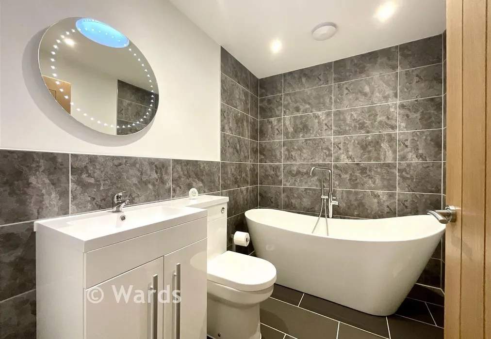 Bathroom - Adie Road, Greatstone, Kent - Wards of Kent