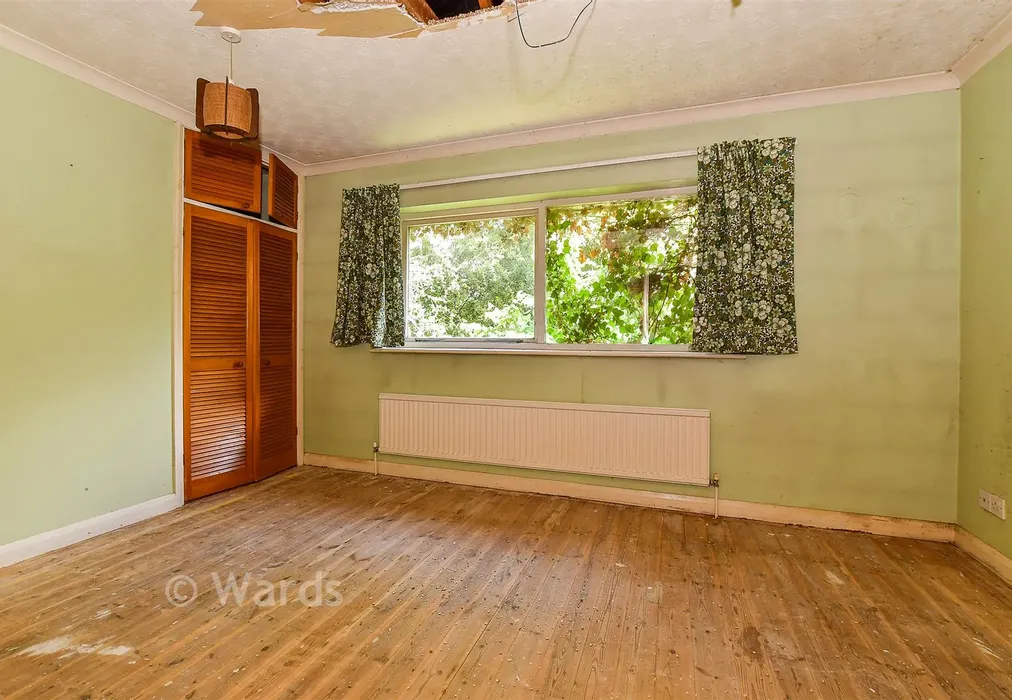 Bedroom 1 - Maidstone Road, Paddock Wood, Kent - Wards of Kent