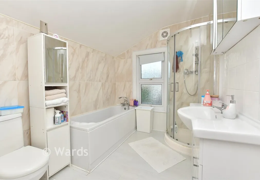 Bathroom - Granville Road, Gillingham, Kent - Wards of Kent